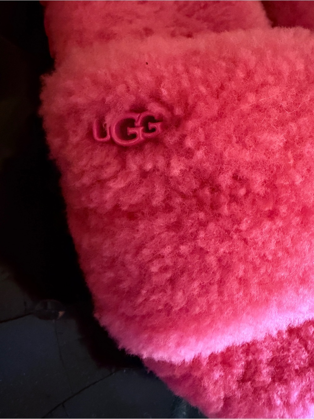 UGG
Cozetta Curly Slide Slippers in a vibrant hot pink colorway - Picture 6 of 9